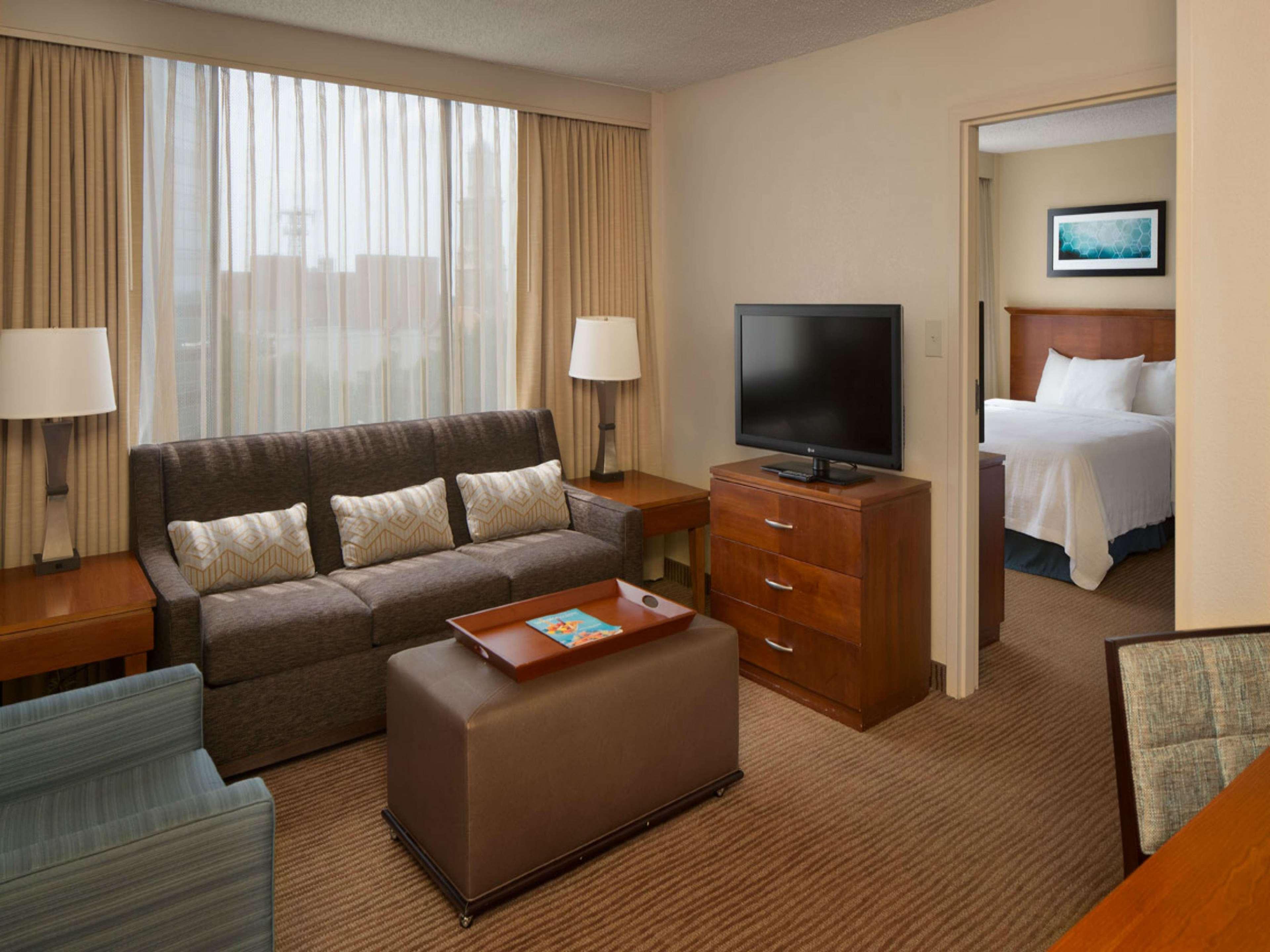 Embassy Suites Уинстон-Сейлем Экстерьер фото
