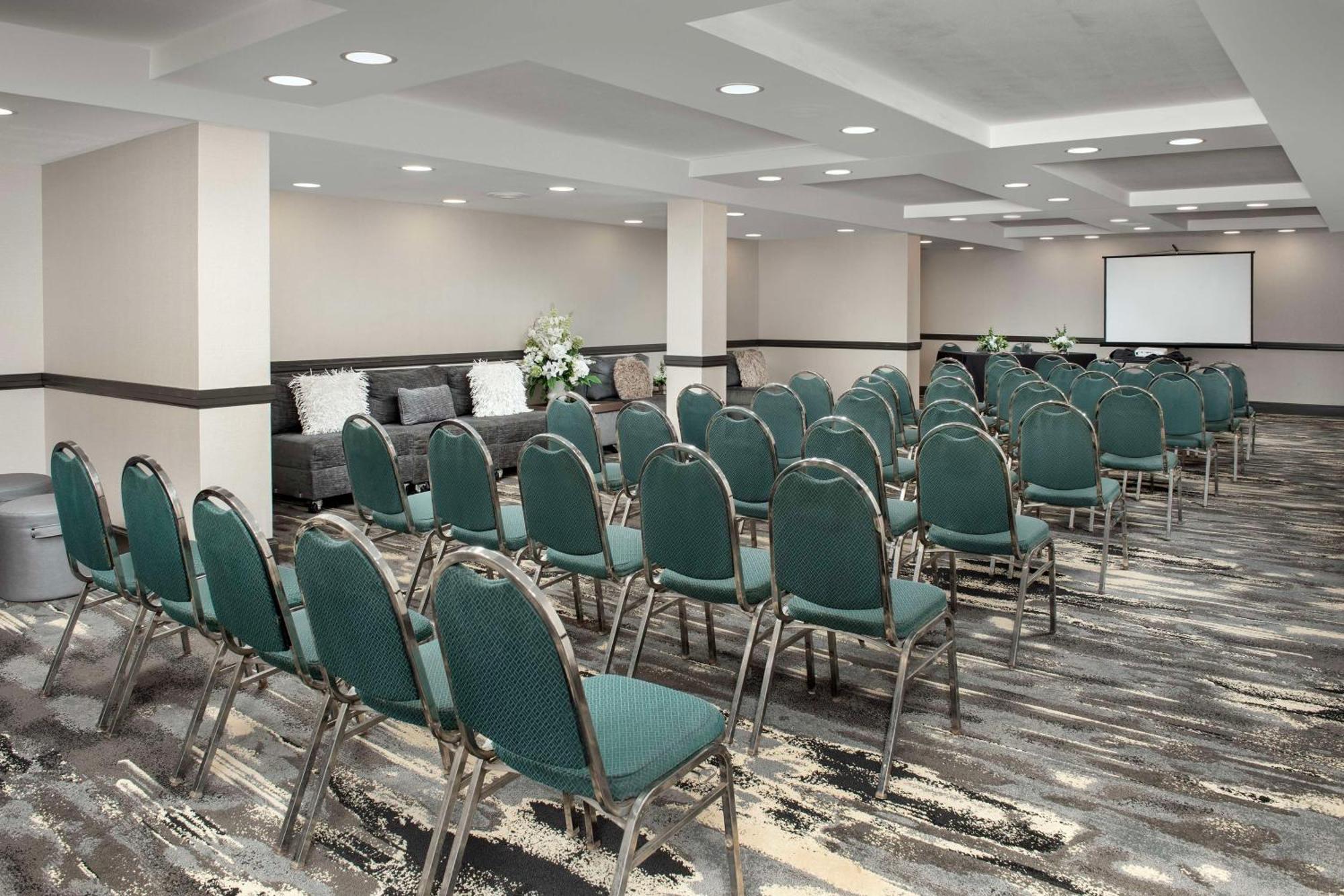 Embassy Suites Уинстон-Сейлем Экстерьер фото