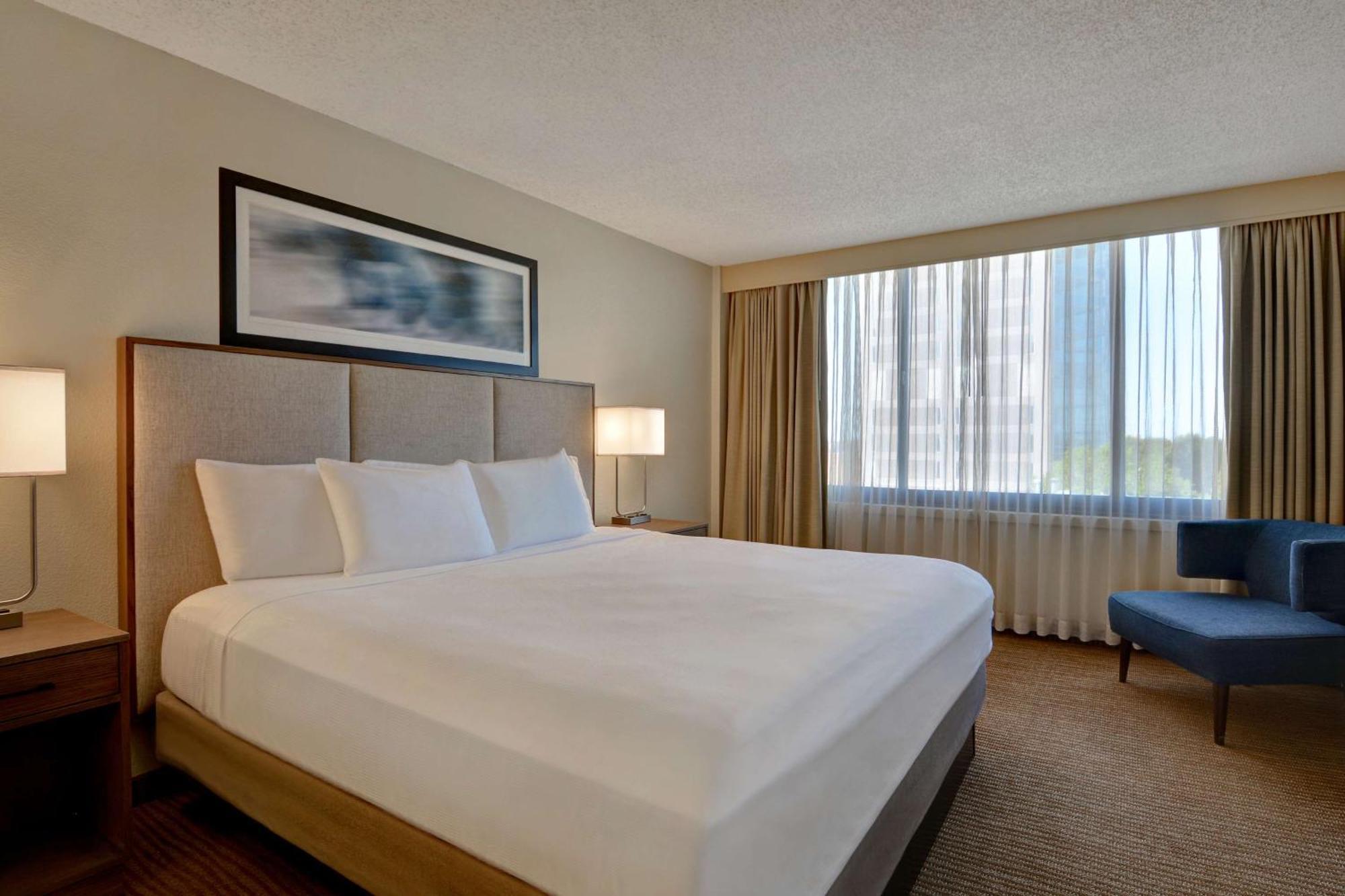 Embassy Suites Уинстон-Сейлем Экстерьер фото