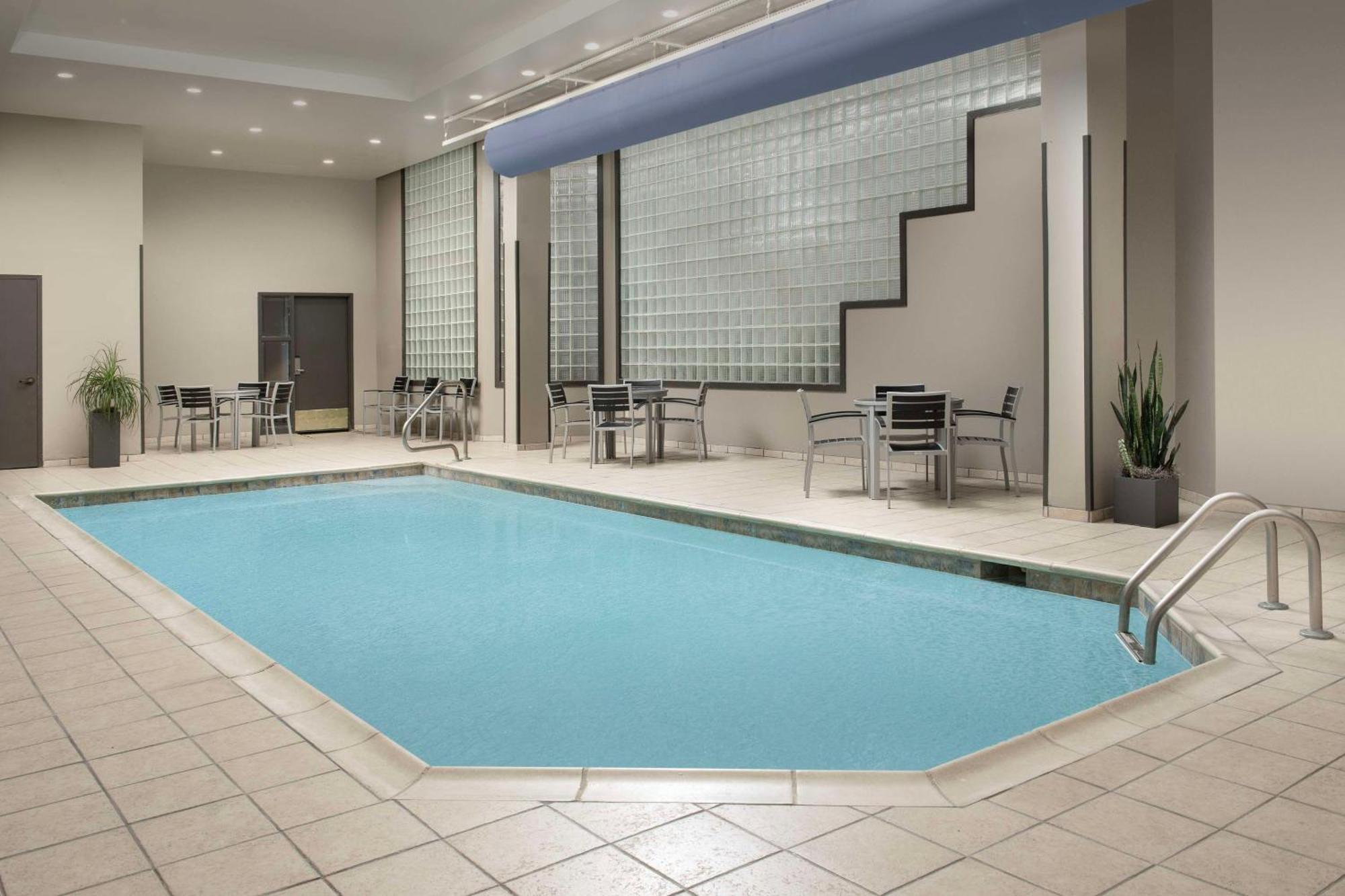 Embassy Suites Уинстон-Сейлем Экстерьер фото