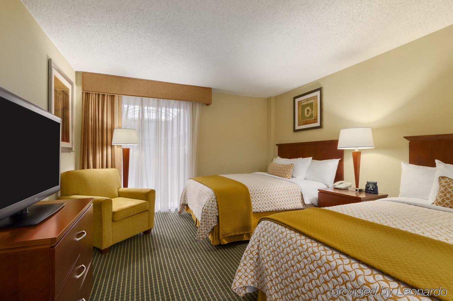 Embassy Suites Уинстон-Сейлем Экстерьер фото